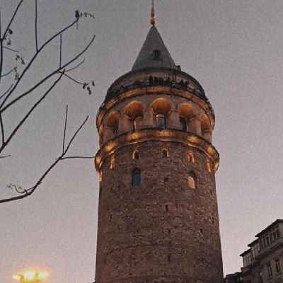 flysea05's profile picture. Umut belki de gelecek sayfadadır. Kapatma kitabı.☾︎