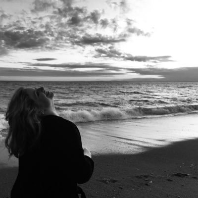 EriFarrell's profile picture. 😐