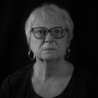 adelehache's profile picture. journaliste