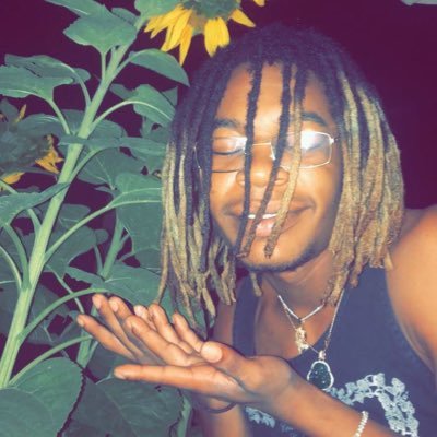 Eware400's profile picture. why the hell would I chase the bitches I don't even chase my liquor