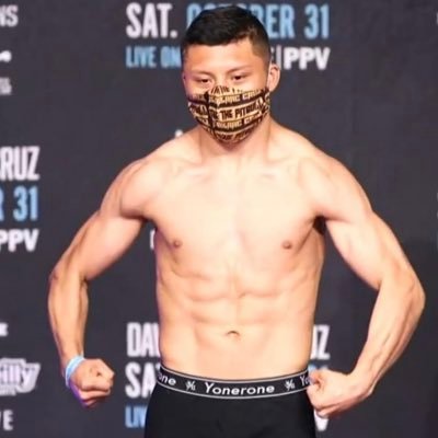 Boxeador profesional. Mexicano. 22 años. Peso ligero. Número 1 en 🇲🇽 número 15 en el 🌍.