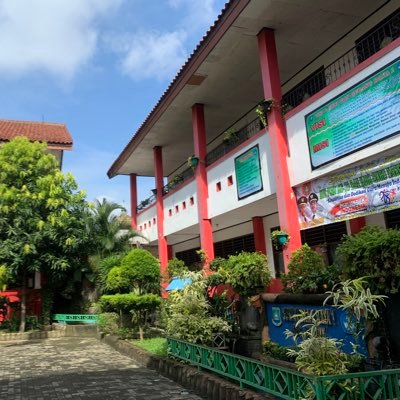 Unggul dalam prestasi, santun dalam perilaku, taat dalam ibadah, menuju siswa yang berakhlaqul karimah, dan sekolah yang berbudaya lingkungan.