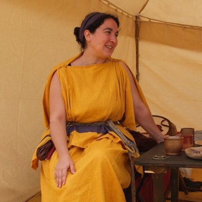 📚 Historiadora, redactora SEO, recreadora histórica y lectora incansable.
✍🏻 Escritora de terror
🧶 Hablo sobre textiles históricos