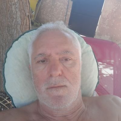 j aime tout le monde sauf les fachos, j aime les animaux .Communiste de naissance ,ancien syndicaliste élu cgt, déçu du monde actuel mais crois en la jeunesse