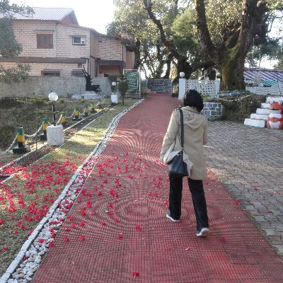 ShubhraHira's profile picture. न जीत से ना हार से किंचित भी भयभीत मैं !
कर्तव्य पथ पर जो भी मिला..ये भी सही वो भी सही !!
Cop by profession.....retweets are not endorsements!