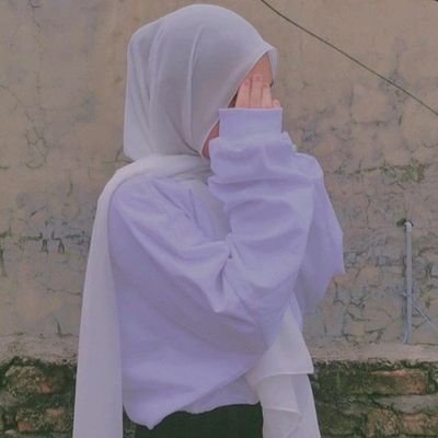 ZainiFatima9's profile picture. zoologist to be