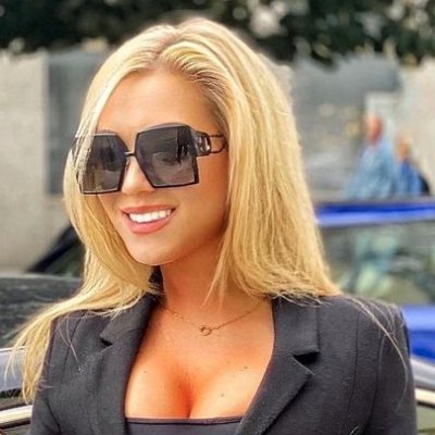 📸 Blonde barbie babe. 💰 Business woman. 💯 Be in the right place in the right time. 🍾 Enjoy your success. https://t.co/tuudD88Sgf