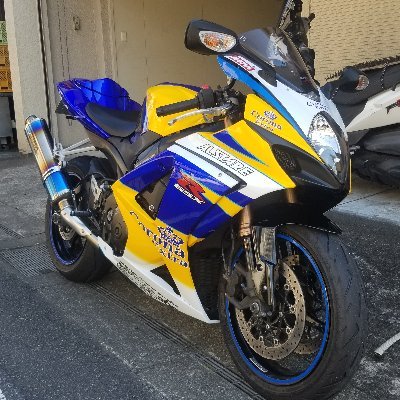 GSX-R1000(K7)に乗ってます。
走るの好きです。
でもヘタレです。
主に熊本県と大分県に出没します。
Twitter始めたばかりなので無言フォロー等してしまいますが、宜しくお願いします。
#GSXR
#バイク熊本大分
#バイク乗りと繋がりたい
#バイク乗りとして自己紹介
