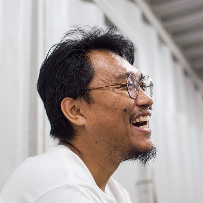 leonbarto's profile picture. beneath, between, behind