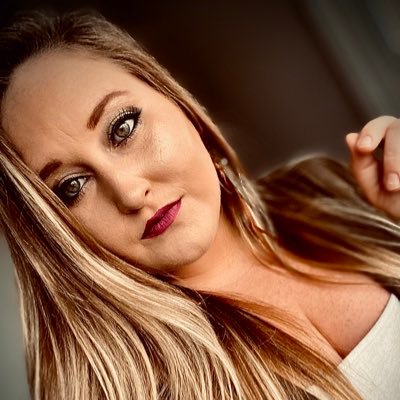 hip_dip's profile picture. There’s like, a lot of dogs here. 🤪 MARRIED 💍🌈