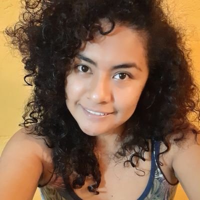 Revolucionaria de corazón, feminista por convicción. Creyente de la ley Causa - Efecto. Siempre consecuente de mis decisiones y principios.