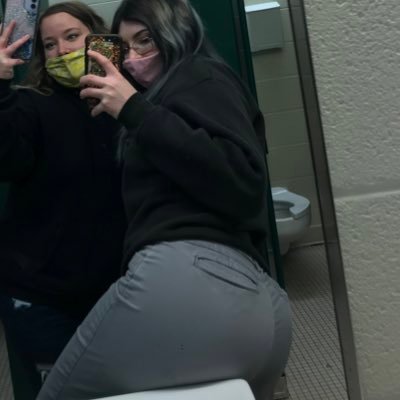 whit_ney_1969's profile picture. click the link 🥵