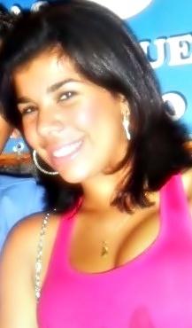 'há mil formas para sorrir, só uma para ser feliz ! (: