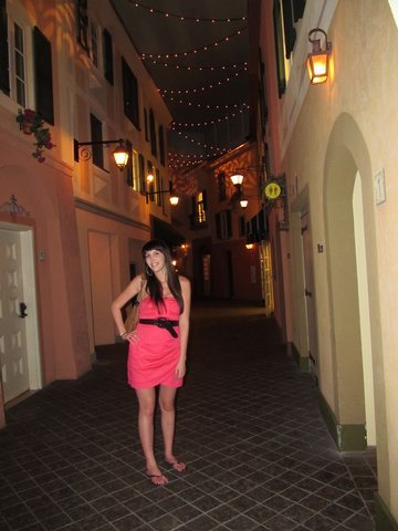 Oteliamovhu's profile picture. I love the beach. blue sky.. walk on sand,Love Icecream. Chocolate,pretty flower .sexy clother