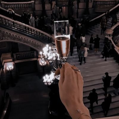 aamclarki's profile picture. Storyteller🖤
#fatimaniazi