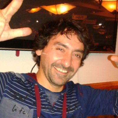 Vaper de Barcelona, a favor del dret a decidir dels pobles, pare de família i enginyer informàtic. Passió pel Barça, la programació de videojocs i el vapeo.