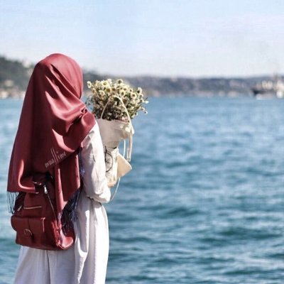 (حَسبيَ اللَّهُ لا إلَهَ إلَّا هوَ، عليهِ توَكَّلتُ وَهوَ ربُّ العرشِ العظيمِ، سَبعَ مرَّاتٍ).
خريجة اقتصاد وعلوم سياسية جامعة الملك فهد