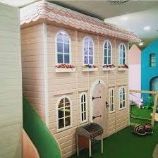 Smileland es un espacio pensado con mucho cariño para sentir recuerdos en familia, un lugar mágico diseñado bajo la filosofía slow family - vivir despacio.