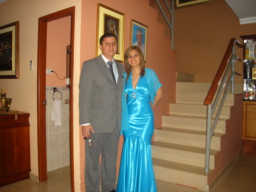 44 años,  Empresario, Politecnico ,  El ultimo de 8 hermanos, ellos y mis padres mi ejemplo a seguir, casado con Gardenia y 2 hijos Kevin y Sofia