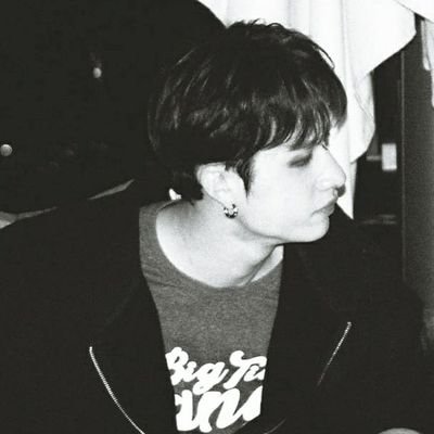 shilyarozanov's profile picture. #방찬: the earth is round | he / they