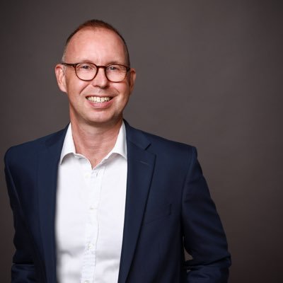 Communicator, Teamplayer, Historian. North German - born in Flensburg, studied in Hamburg, Bonn and Dublin, living in Hamburg. Convinced European.
