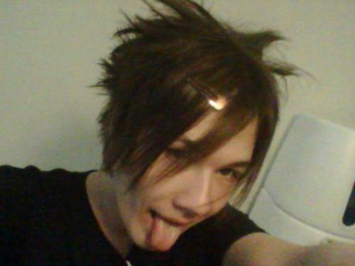 KiwiSama's profile picture. This is Kiwi... I am a fruit. Just a jrock lovin foo