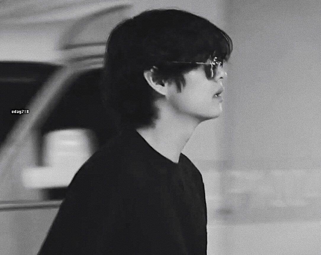 vantcex's profile picture. —unreal'95 • the boy who trapped into this world. he lives with all his shades on earth. Kim Taehyung is his name.