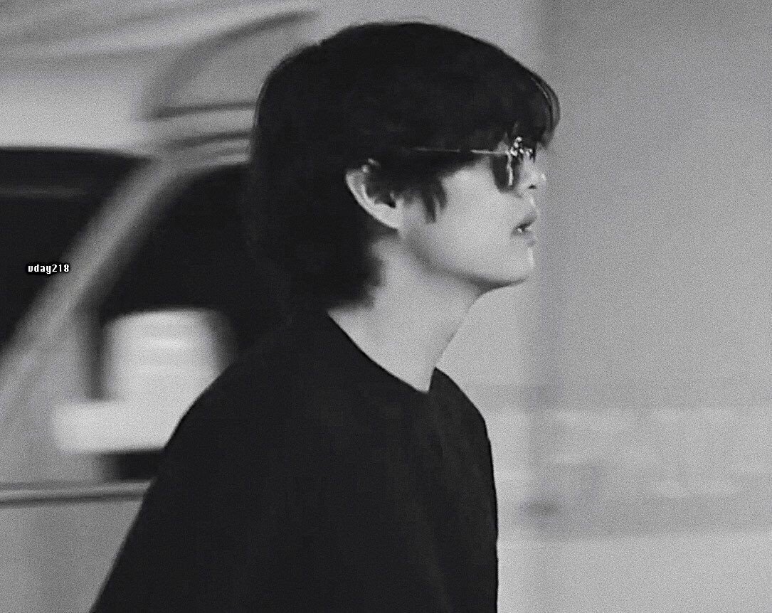 —unreal'95 • the boy who trapped into this world. he lives with all his shades on earth. Kim Taehyung is his name.