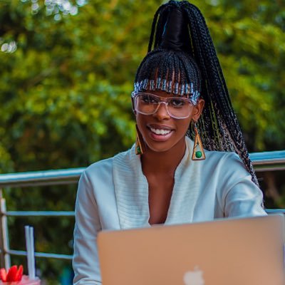 🎀 𝑀𝑒𝓁𝒶𝓃𝒾𝓃 𝒬𝓊𝑒𝑒𝓃 •Researcher 📝 •Content C🎥tor • 𝒞🌞♡𝓇𝒹𝒾𝓃𝒶𝓉🍩𝓇 •Prod⚙️cer 🎀* Black model || Instagram: @kgomotsogobeni