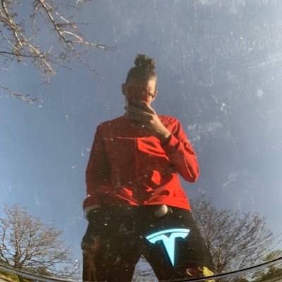 itsJulianTTLSN's profile picture. yes I can grab that for you🦒