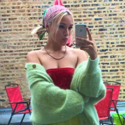 olivianash12's profile picture. 