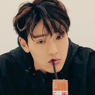 SN_LOOKS's profile picture. For Shownu #셔누: daily countdown tweet