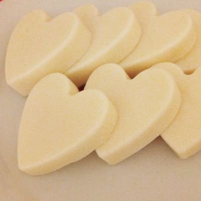 Handmade natural solid lotion bars and jewellery. Also selling make-up. ME/CFS Warrior. Love to RT.