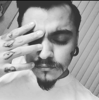 -CALI born and raised
-Father of 2
-Tattoo artist in training
-Star wars
-LOTR
-SHROOMS
-I also stream on youtube