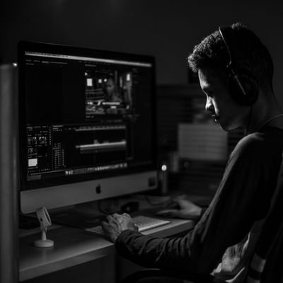 AlienGeek_'s profile picture. || Graphic Design
|| Web Dev || Video Ads Creation 
|| Professional IT Services || Database Design || Tech Tips, Tricks & Solutions || Proud @LFC fan #YNWA❤