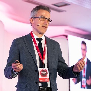 Científico-emprendedor, asesor en biomedicina, comprometido con mejorar la salud de la población y apasionado por los deportes de montaña.