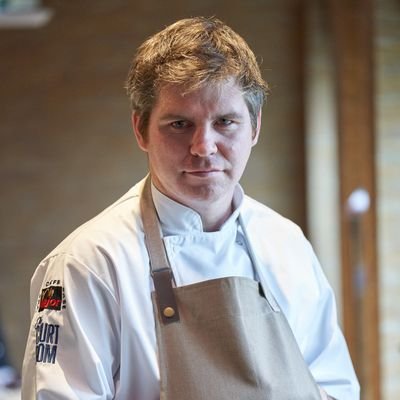 chef with over 25 years experience to 2 Michelin Star both in Europe and Asia