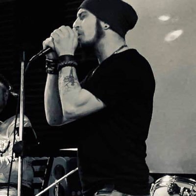 Singer/ Songwriter at DARK ROOTS https://t.co/FFH9w0wbMG