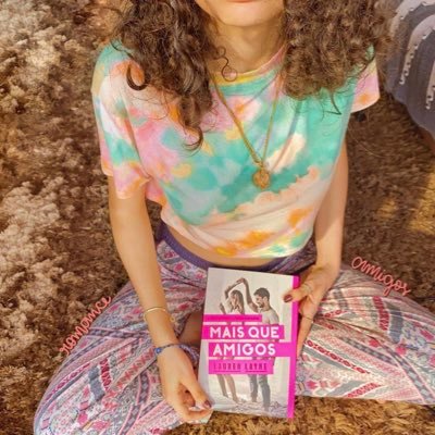 » Frombookstagram ☽ Hija del mundo, aspirante a artista frustrada