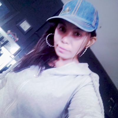 RenniLee1's profile picture. singer, punya album dangdut, senang musik,