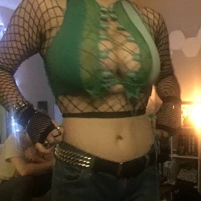 your young punk stoner dream 💚 • 18+ • switch • i post daily on onlyfans! • $punkgf19 • dm for my services :) •