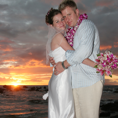 Maui Hawaii Wedding Company plans weddings and vow renewals in various exotic Maui Hawaii locations. Officiants, License Info, Photographers, Videographers.
