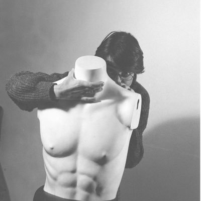 Lcasaux's profile picture. Nací, vi, sobreviví… y se acabó