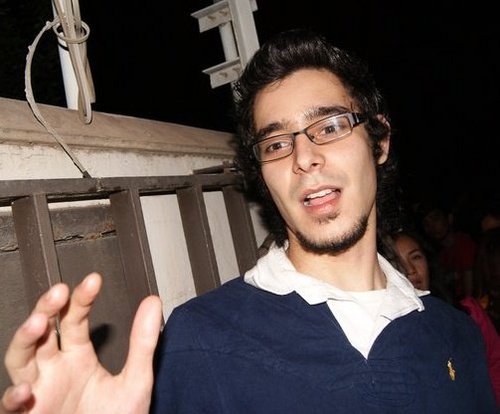 aadrianelo's profile picture. Control freak, jueputa con tendencias epicuristas e inclinación hacia la eficiencia.