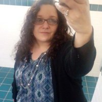 ❄Liz Colon-Maynard❄ (@artslizzy) 's Twitter Profile