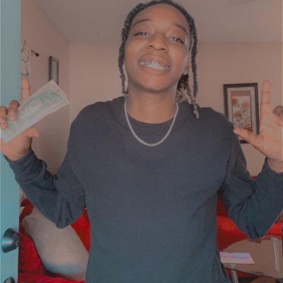 Florida Born 🌴🏄🏾♀️ 90’s 👶🏾 Money is the root 💰💸😈 👻 paris_xxl
