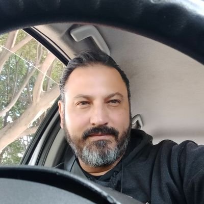 No puede ni el más flamante
pasar en indiferencia
si brilla en nuestra conciencia
amor por los semejantes.
Violeta Parra