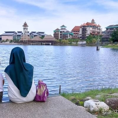 GadisKecik2's profile picture. Be yourself 🌸