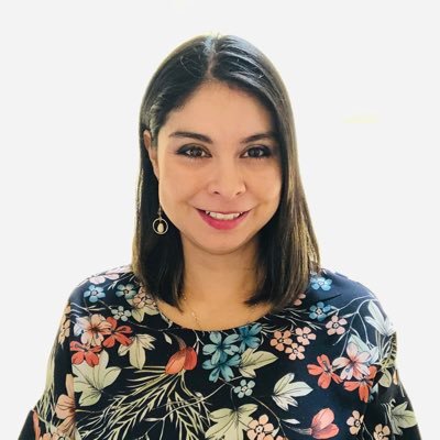 Asesor profesional en seguros, diseñadora de interiores y paisajista de hobbie y me encanta la música, el cine,el arte y sobre todo la historia.