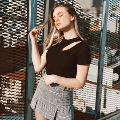 _cemresolmaz_'s profile picture. 🎼